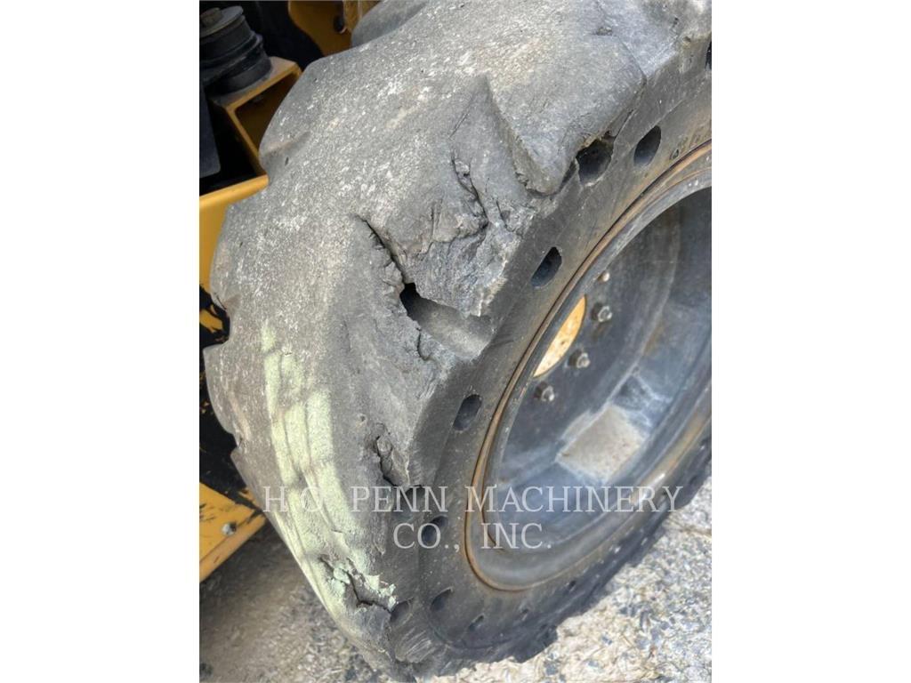 CAT 272D2XHP Skid steer mini utovarivači