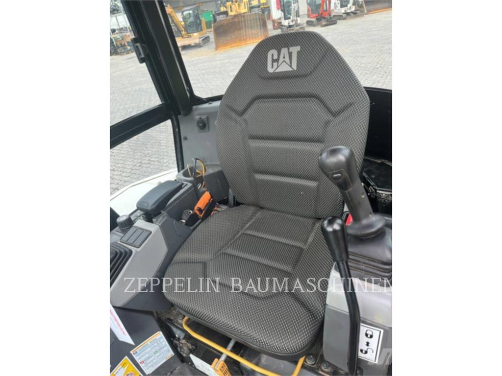 CAT 302.7CR-07 Bageri guseničari