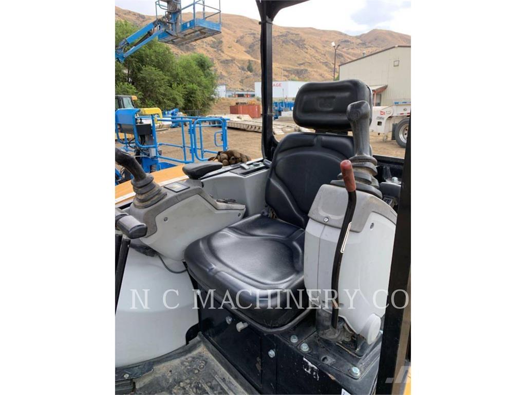 CAT 302.7DCRCN Bageri guseničari