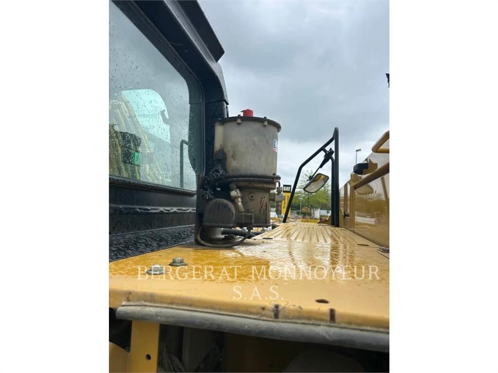 CAT 320 Bageri guseničari