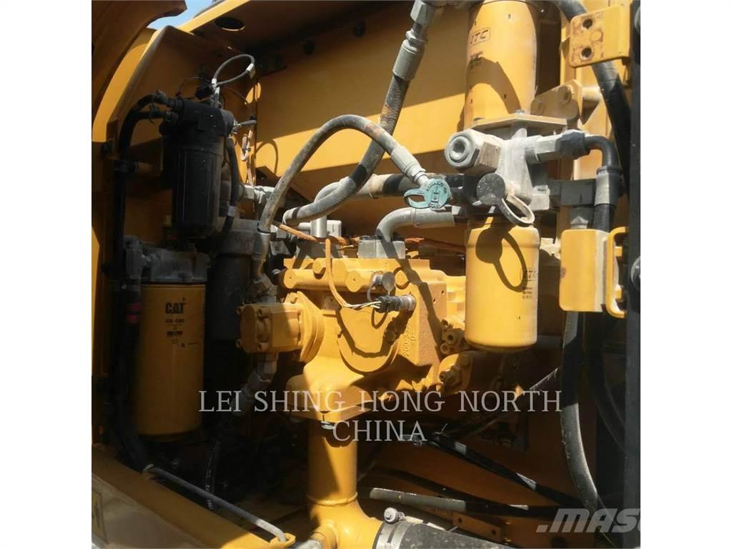 CAT 320D2 Bageri guseničari