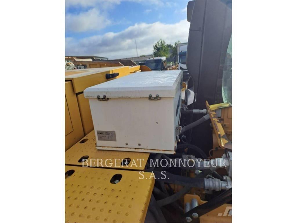 CAT 323-07 Bageri guseničari