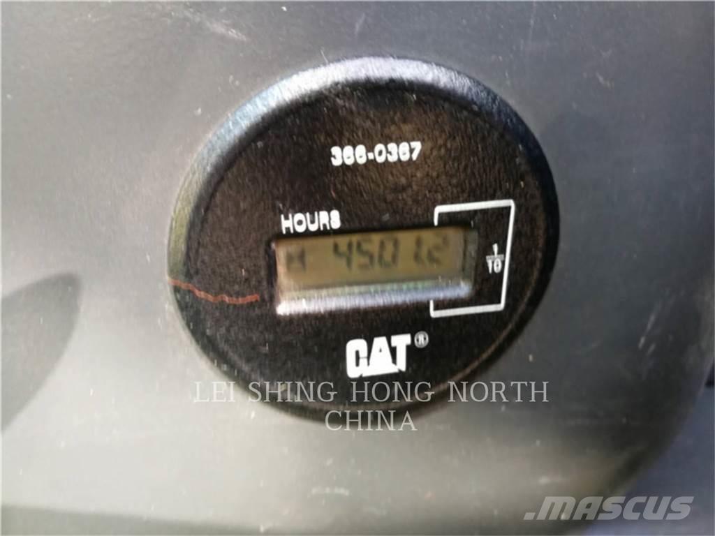 CAT 323D2L Bageri guseničari