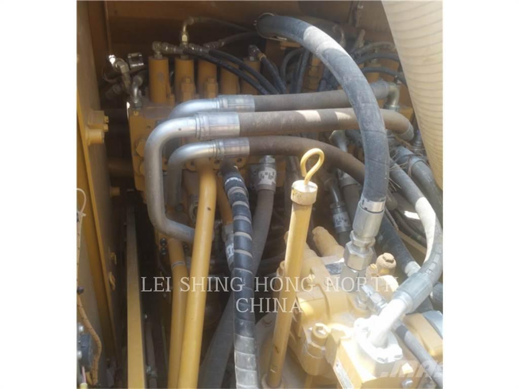 CAT 323D2L Bageri guseničari