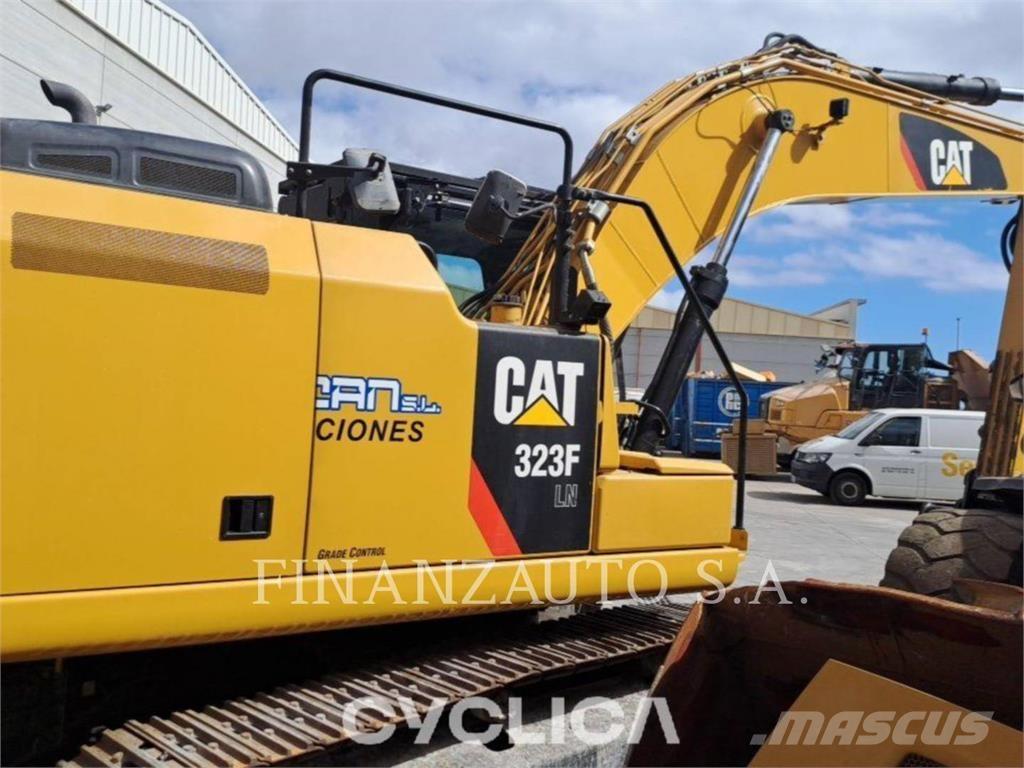 CAT 323F Bageri guseničari