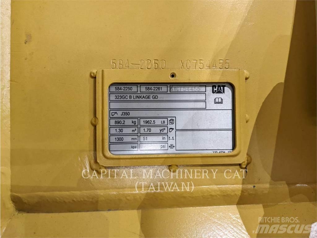 CAT 323GC Kašike / Korpe