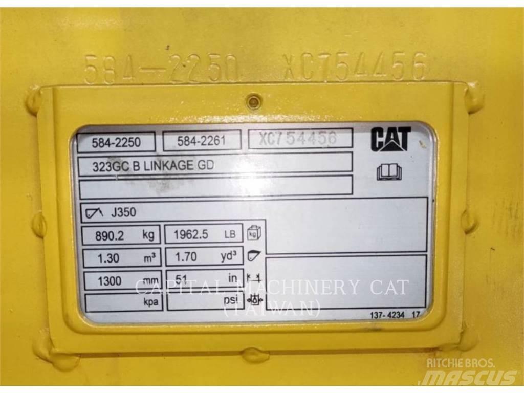 CAT 323GC Kašike / Korpe