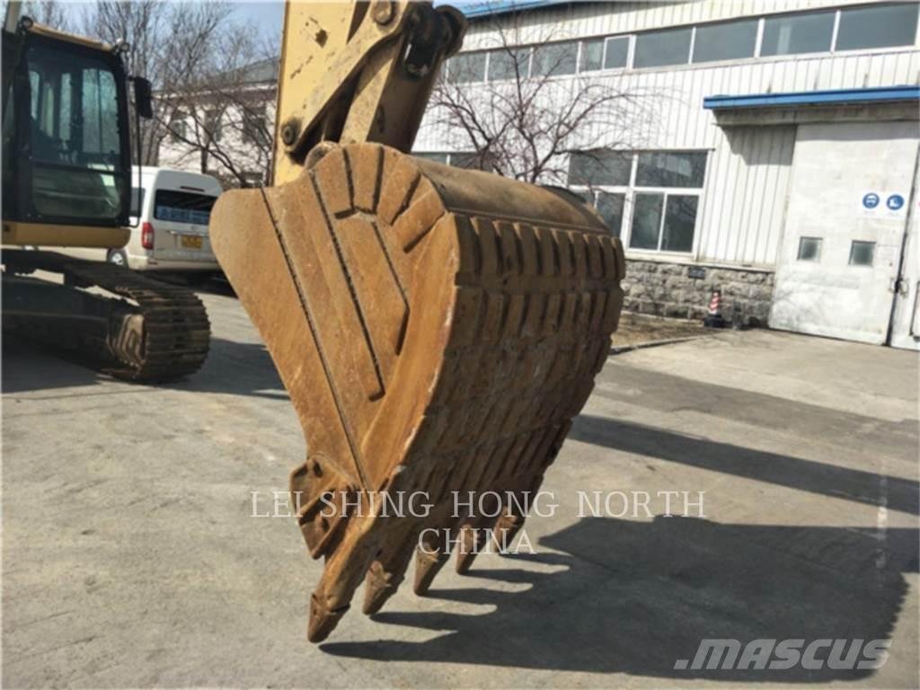 CAT 326D2L Bageri guseničari