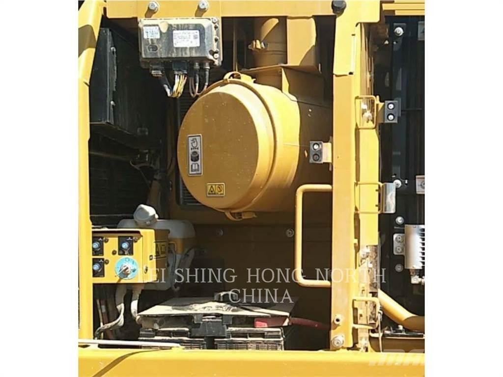 CAT 326D2L Bageri guseničari