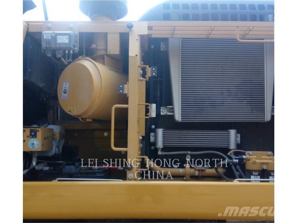 CAT 330D2L Bageri guseničari