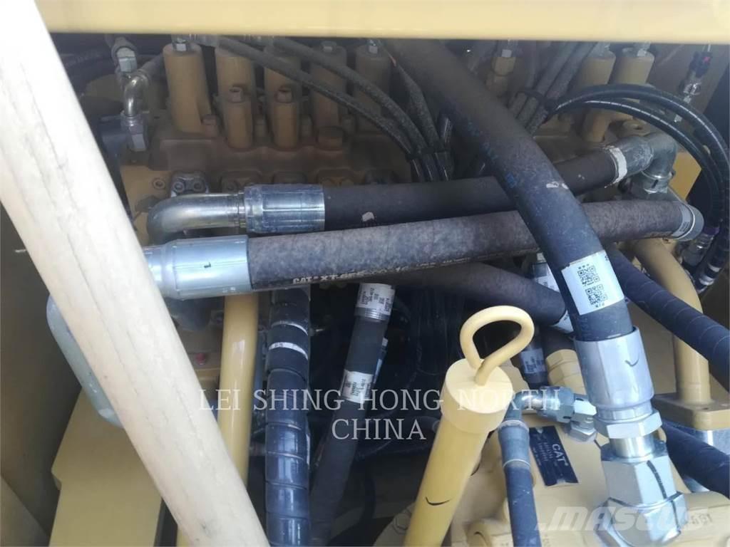 CAT 330D2L Bageri guseničari