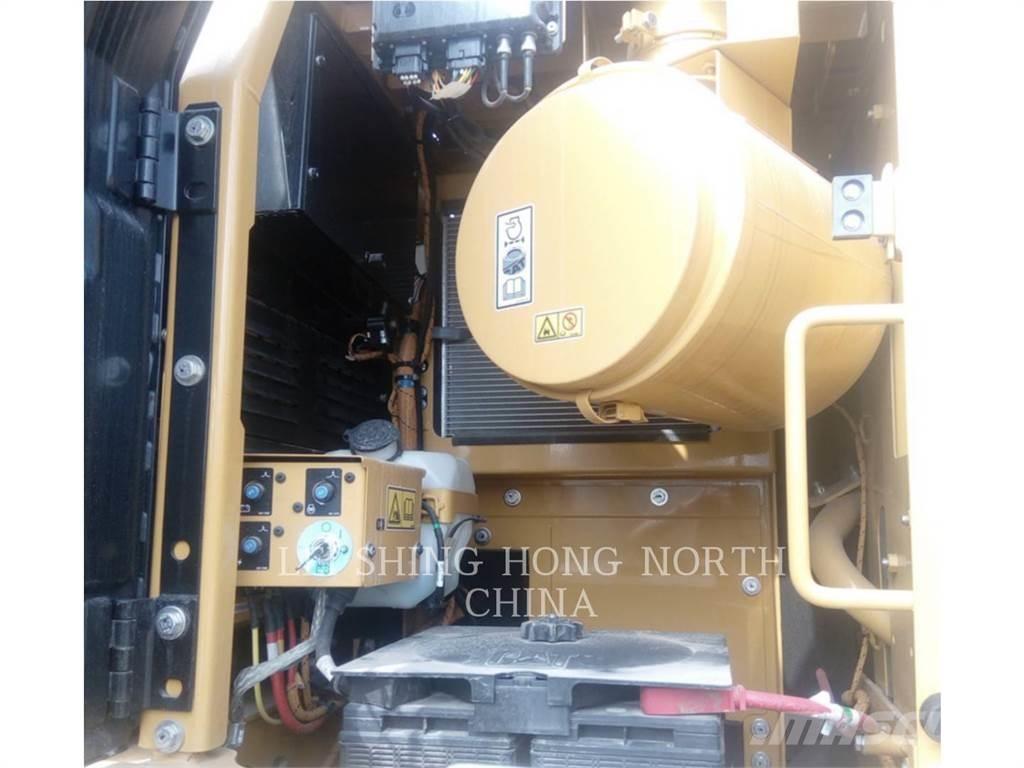 CAT 330D2L Bageri guseničari