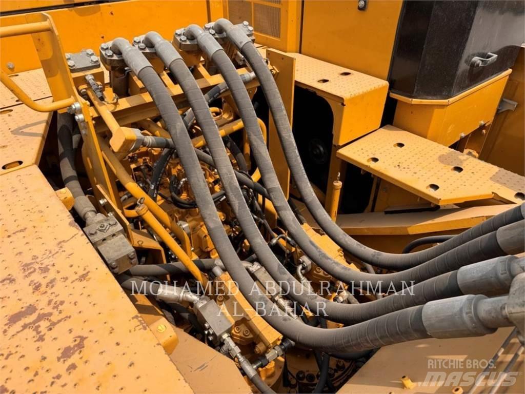 CAT 374 Bageri guseničari