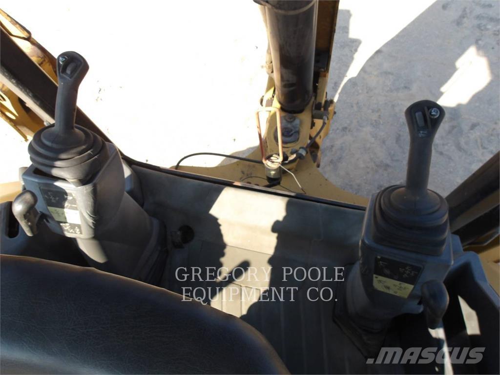 CAT 420F2ST Rovokopači