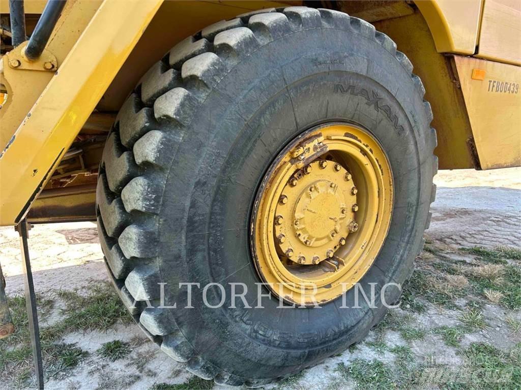 CAT 725C Zglobni damperi
