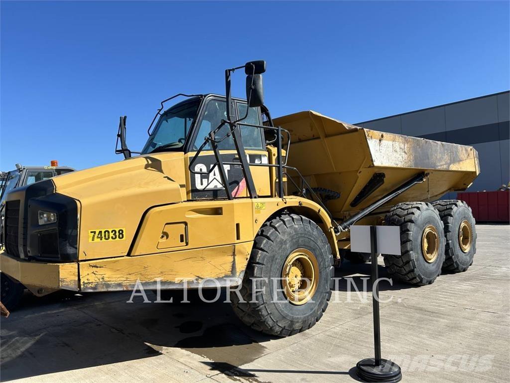 CAT 740B Zglobni damperi