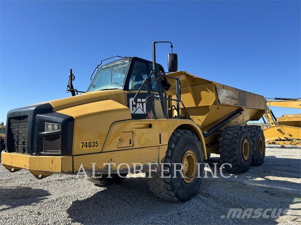CAT 740B Zglobni damperi