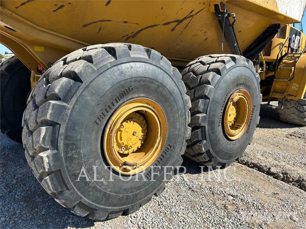 CAT 740B Zglobni damperi