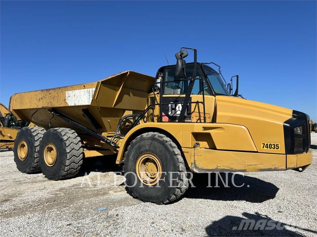 CAT 740B Zglobni damperi