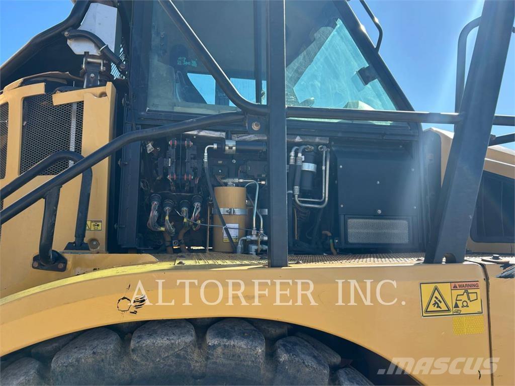 CAT 740B Zglobni damperi