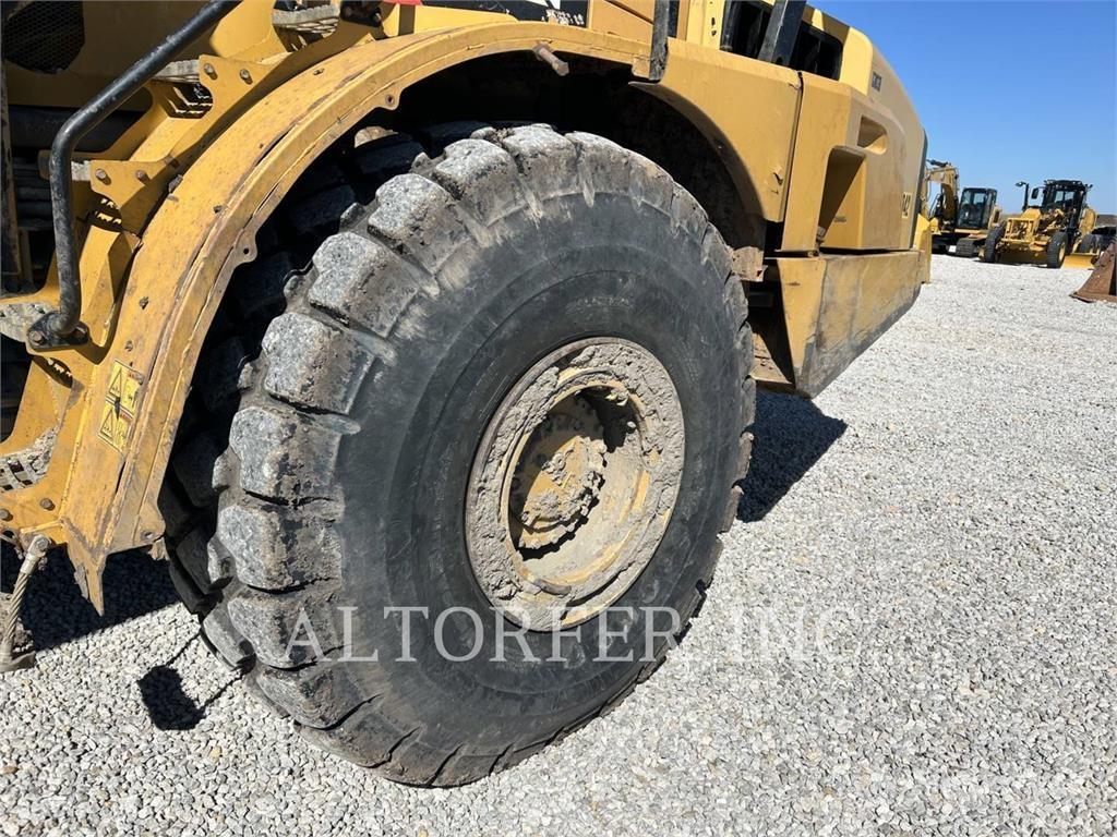 CAT 740B Zglobni damperi