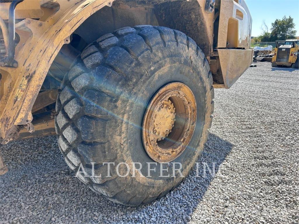 CAT 740B Zglobni damperi