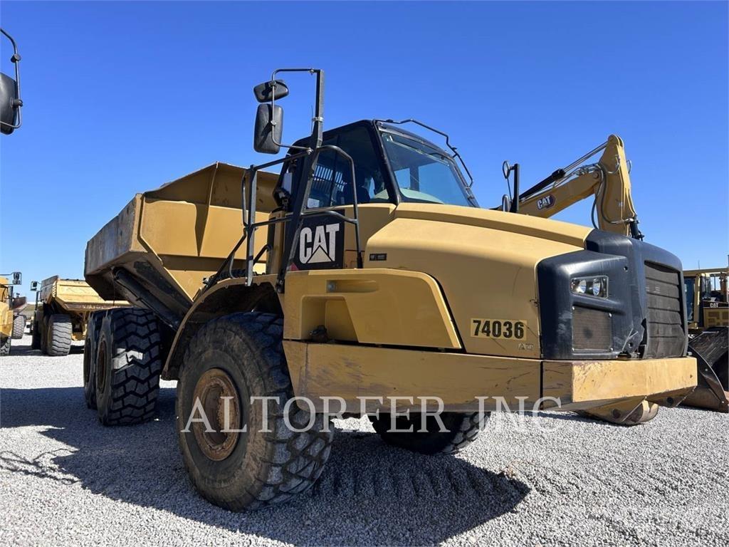 CAT 740B Zglobni damperi