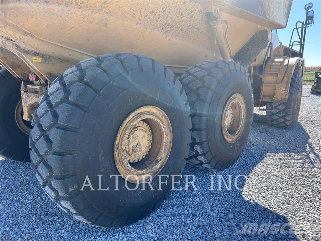 CAT 740B Zglobni damperi
