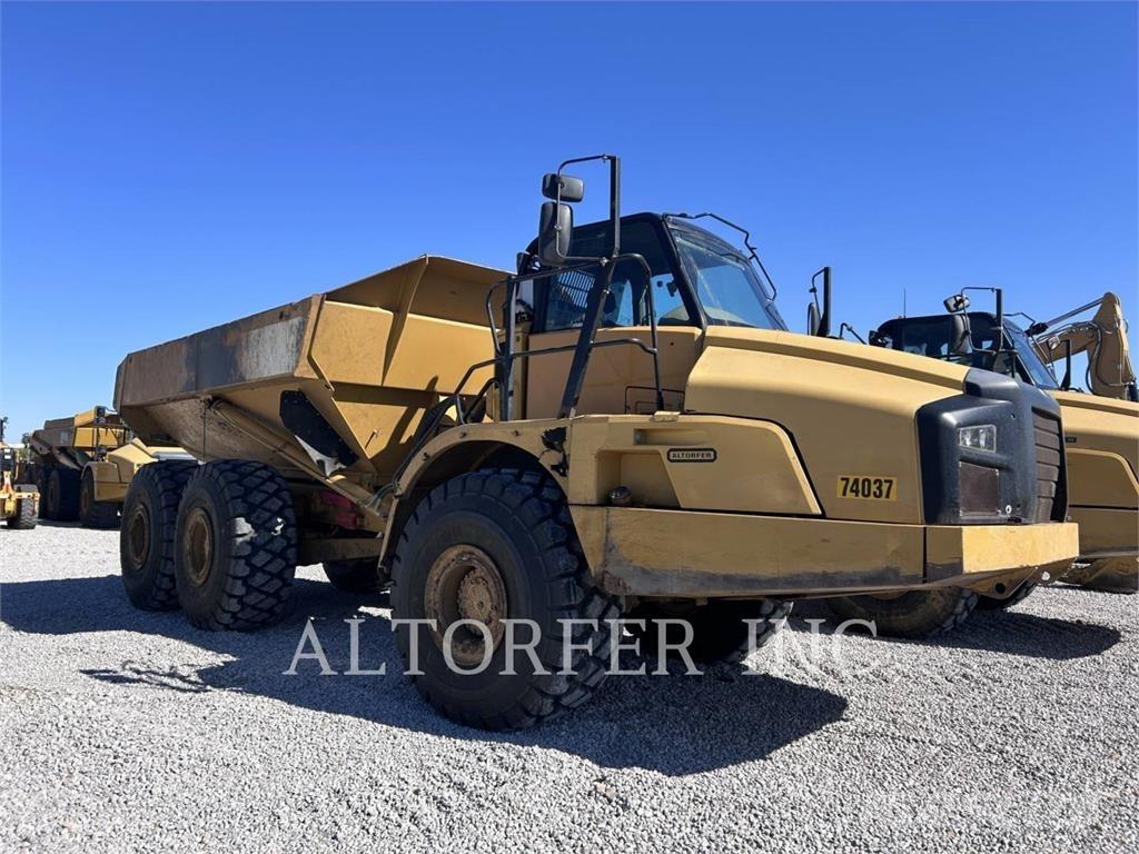 CAT 740B Zglobni damperi