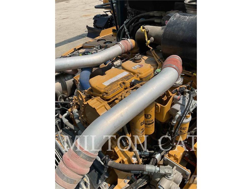 CAT 745 Zglobni damperi