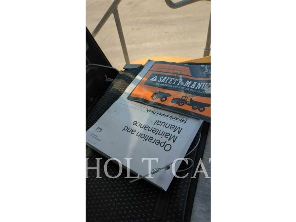 CAT 745 Zglobni damperi