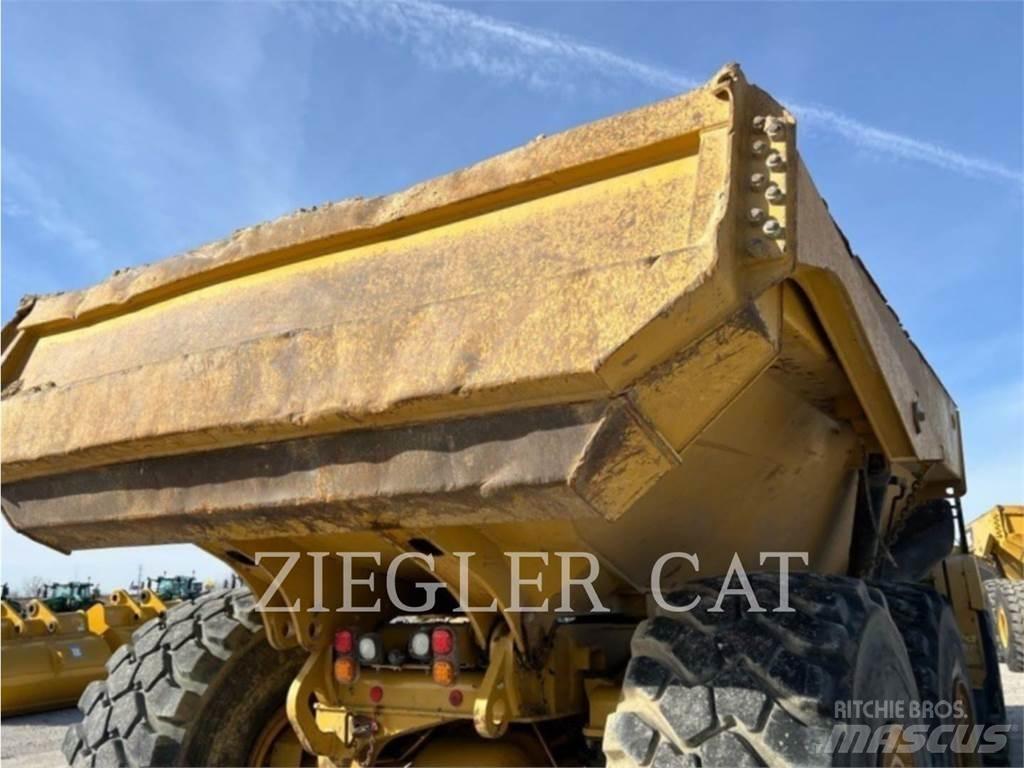 CAT 745 Zglobni damperi