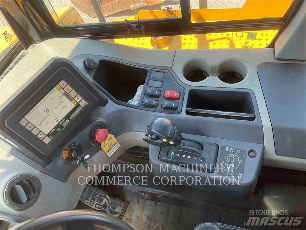 CAT 745 Zglobni damperi