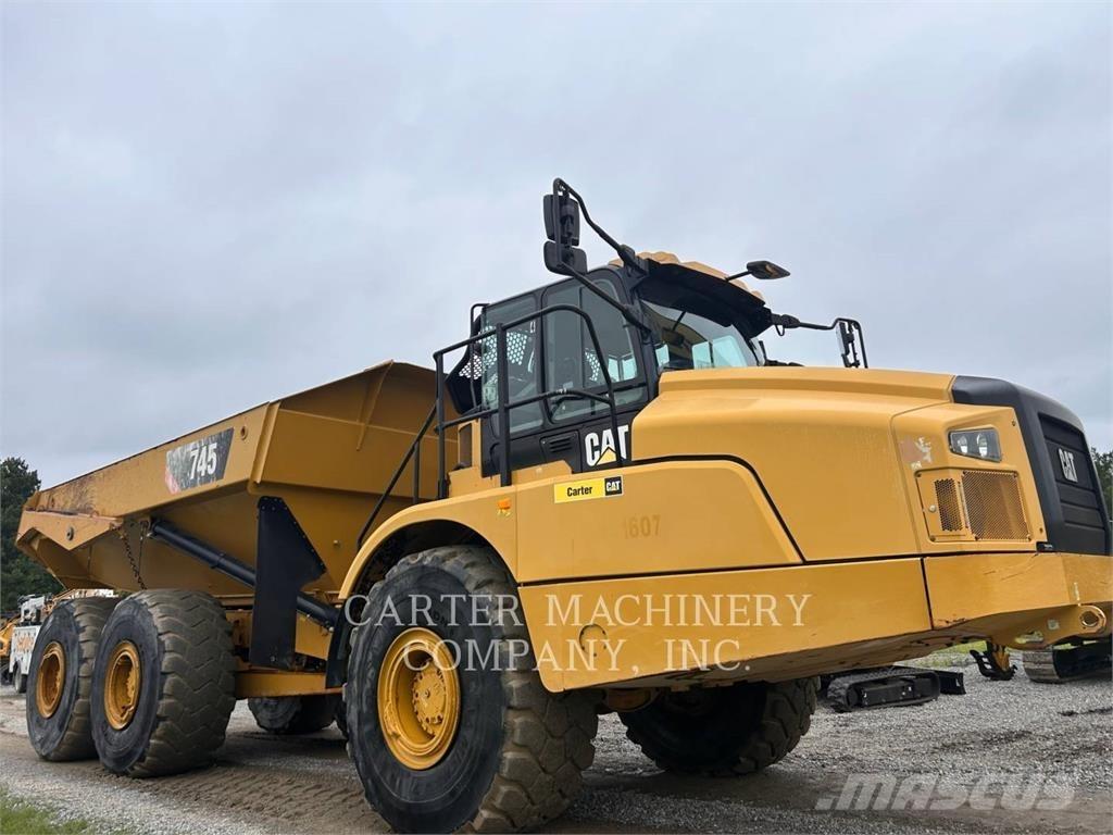 CAT 745 Zglobni damperi