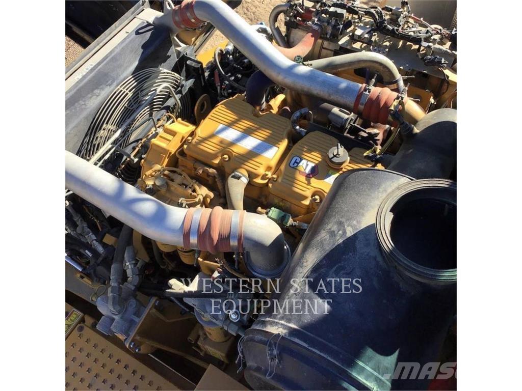 CAT 745 Zglobni damperi