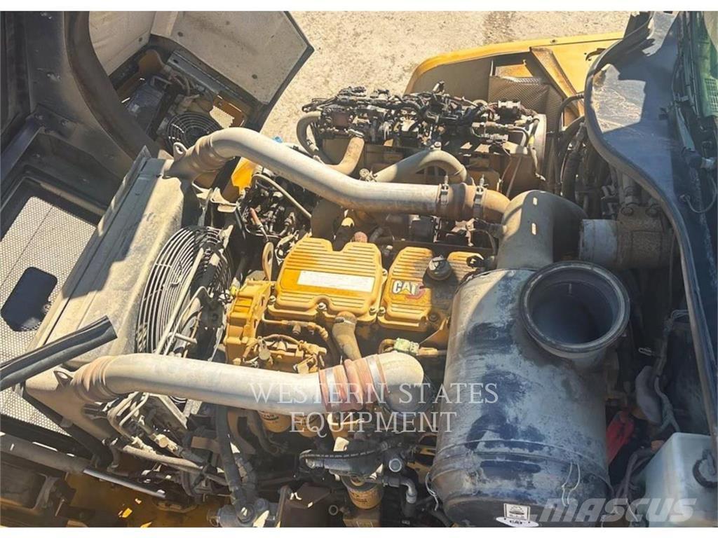 CAT 745 Zglobni damperi