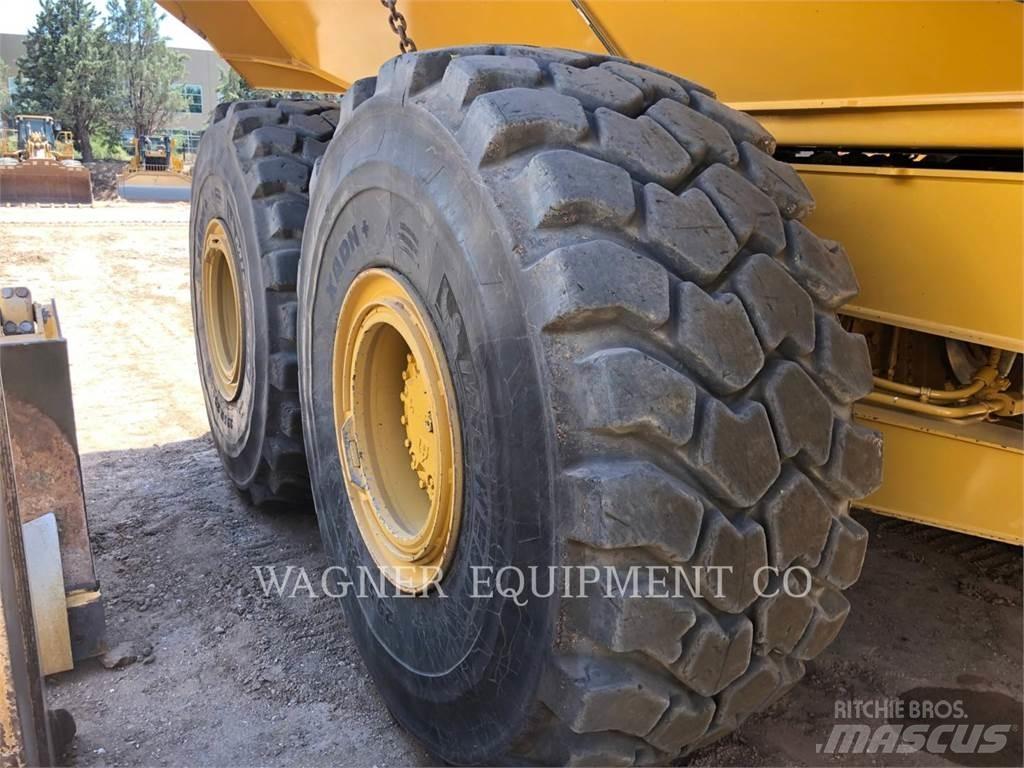 CAT 745 Zglobni damperi
