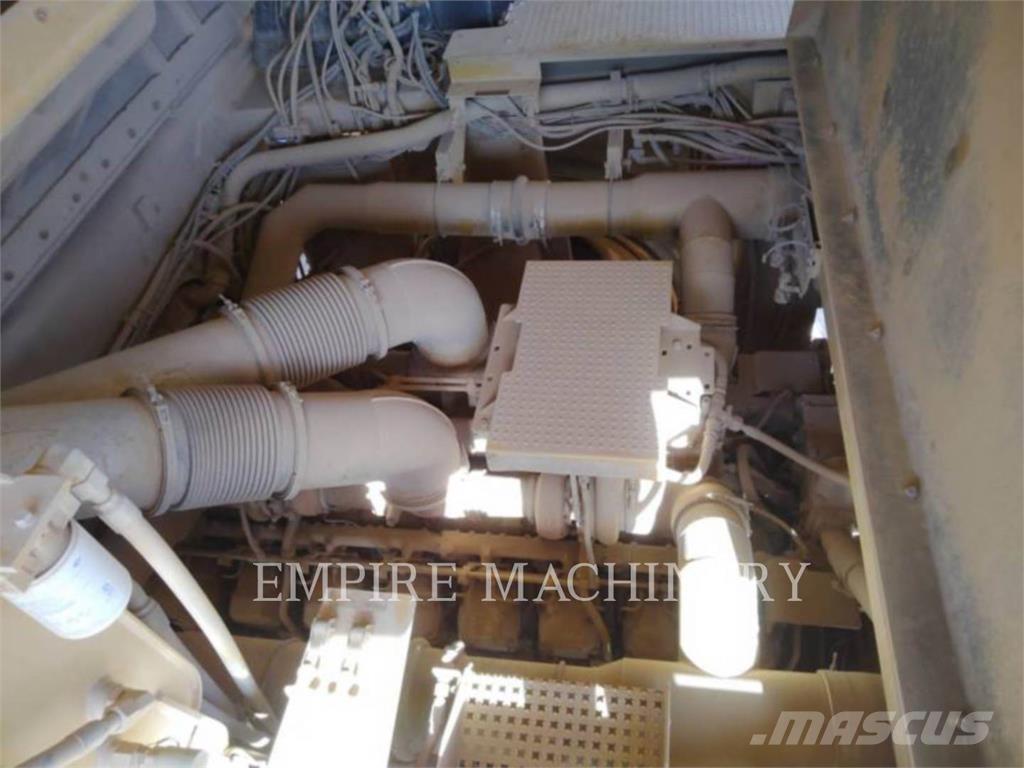 CAT 789D Zglobni damperi