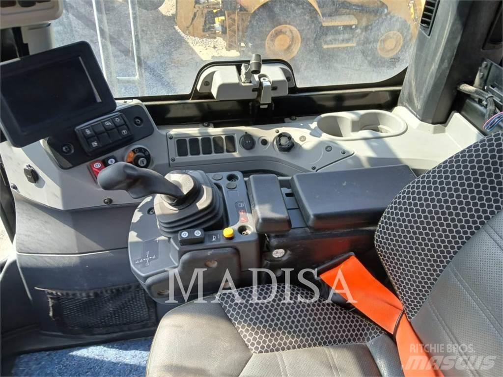 CAT 815 Nabijači zemlje
