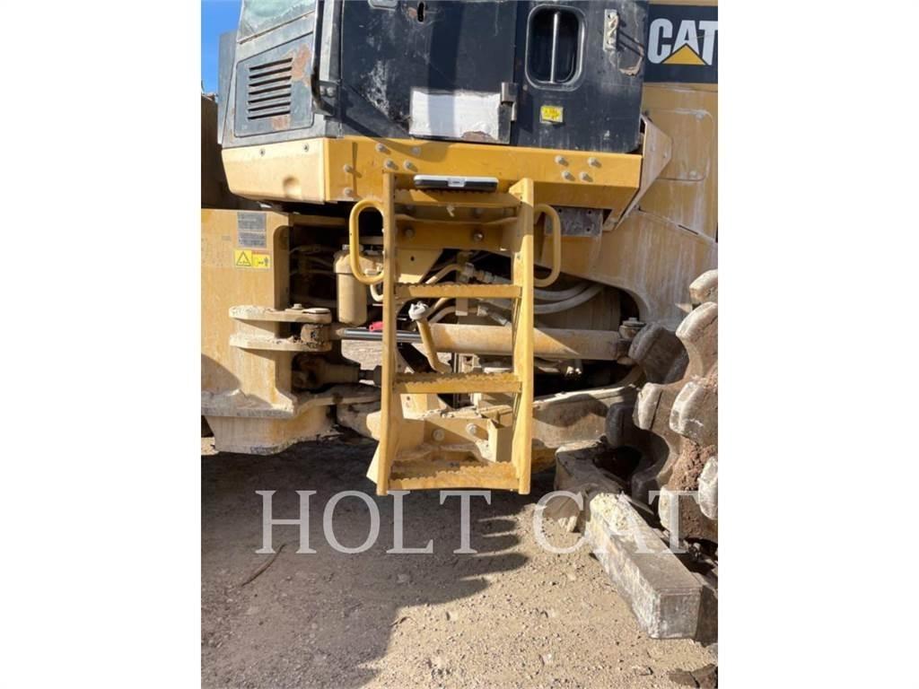CAT 815F Nabijači zemlje