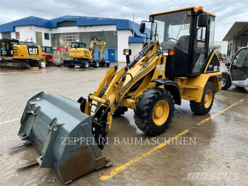 CAT 902 Utovarivači na točkove