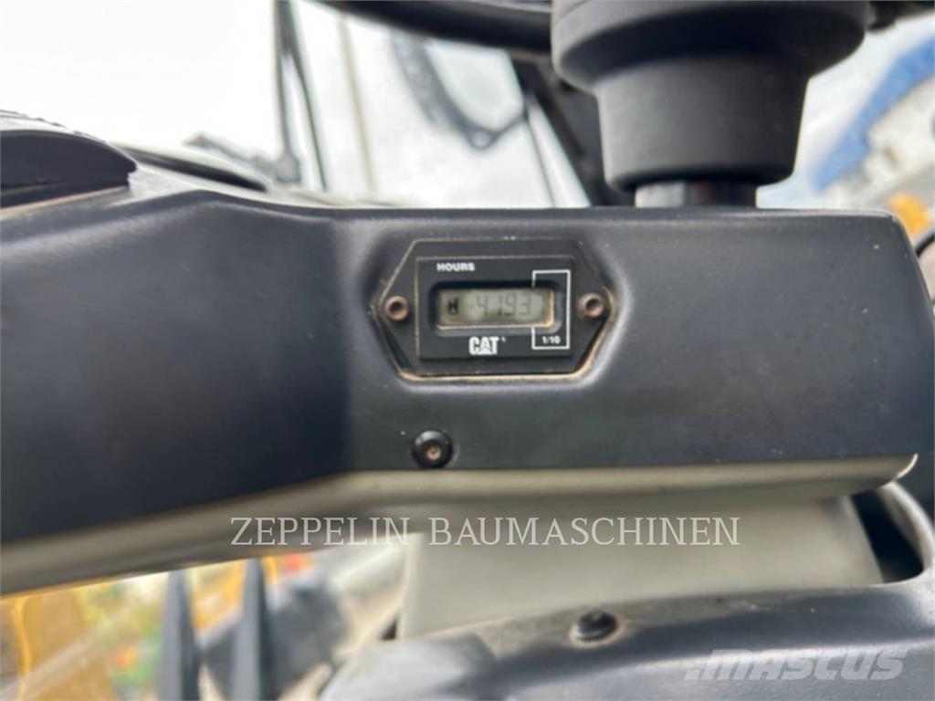 CAT 902 Utovarivači na točkove