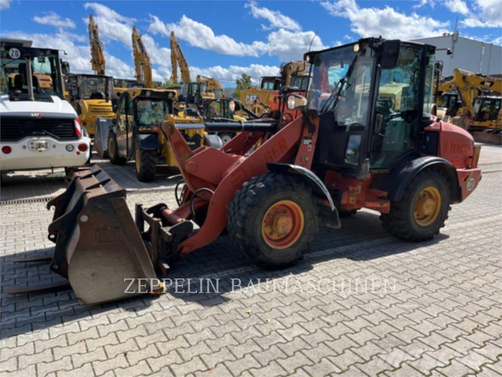 CAT 906H Utovarivači na točkove