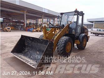 CAT 906K Utovarivači na točkove