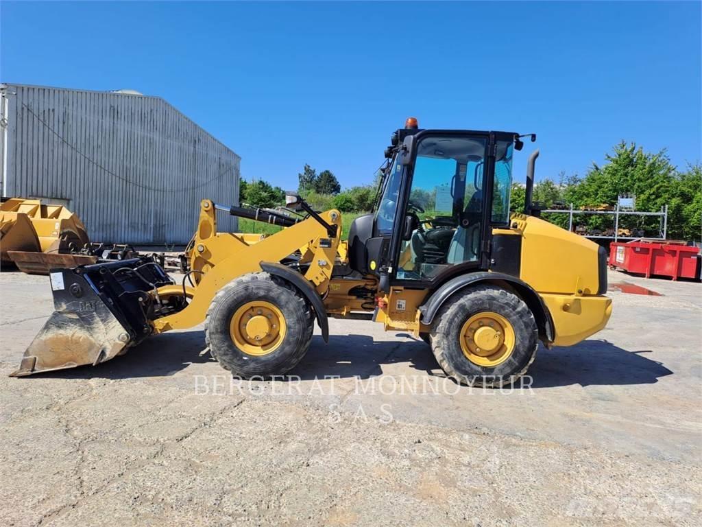 CAT 906M Utovarivači na točkove