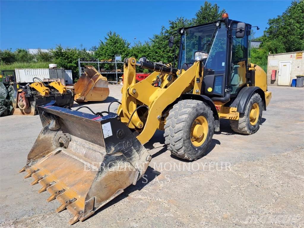 CAT 906M Utovarivači na točkove