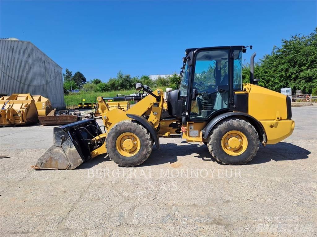 CAT 906M Utovarivači na točkove