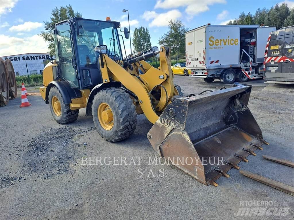 CAT 906M Utovarivači na točkove