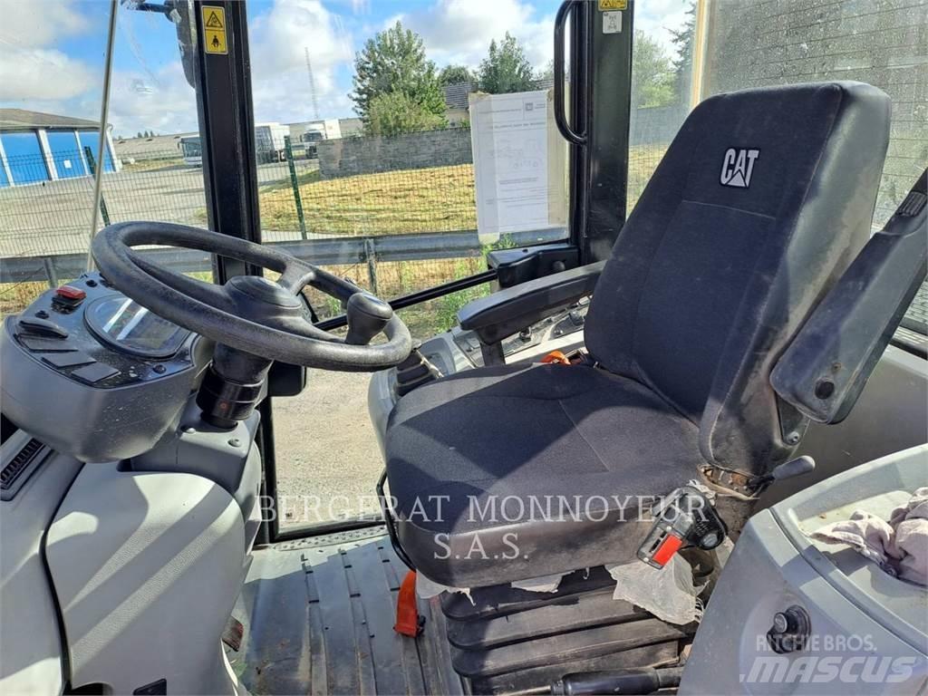 CAT 906M Utovarivači na točkove