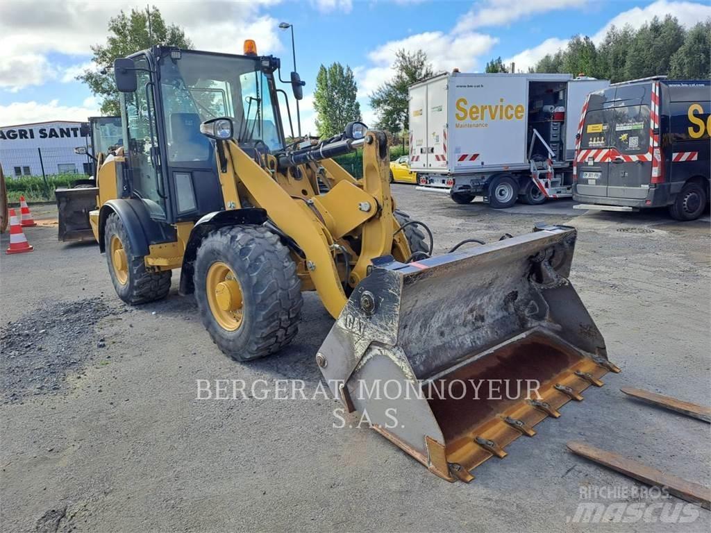 CAT 906M Utovarivači na točkove